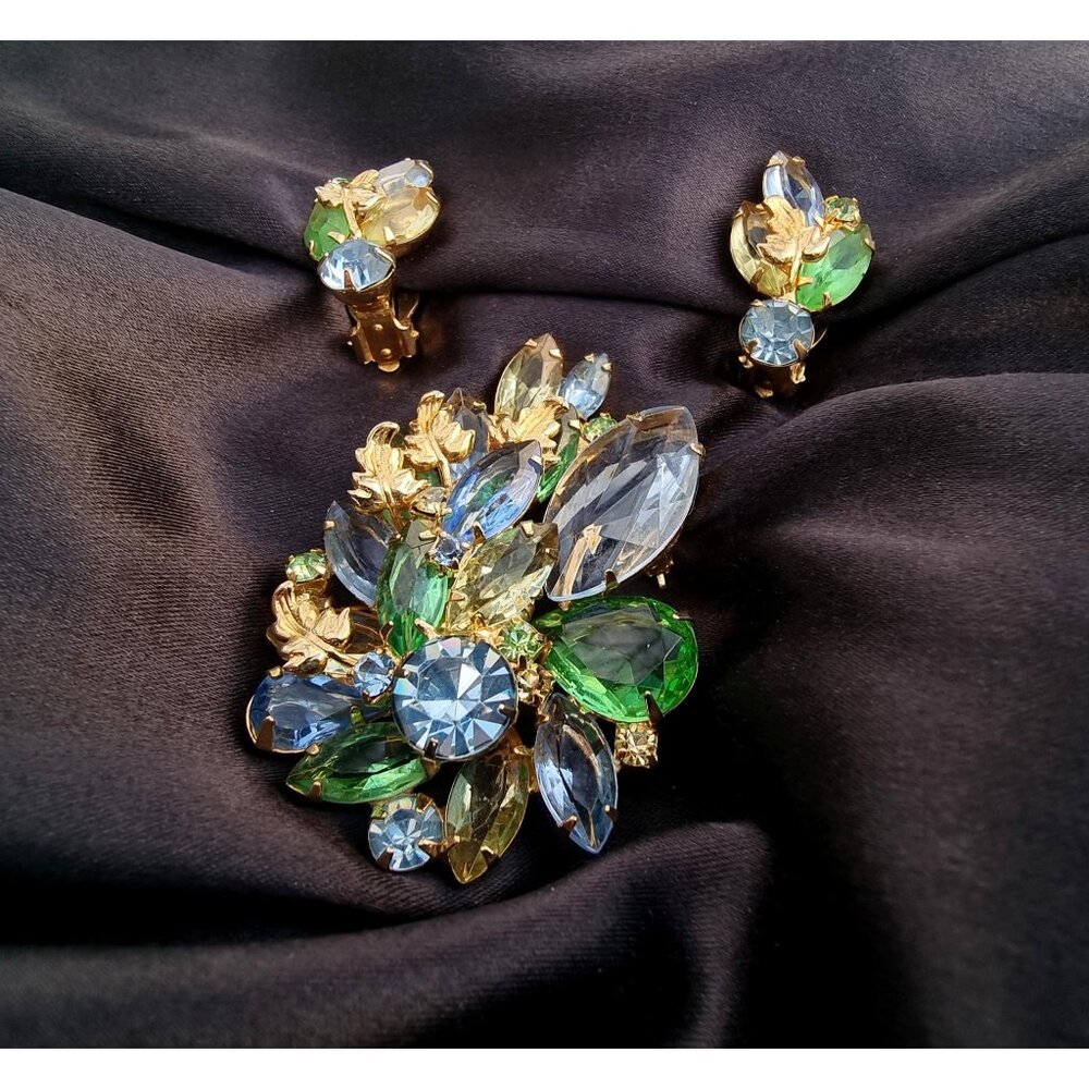 Rare Find Vintage D&E JULIANA Greenish Green Blue Gold Leaves Floral Rhinestones